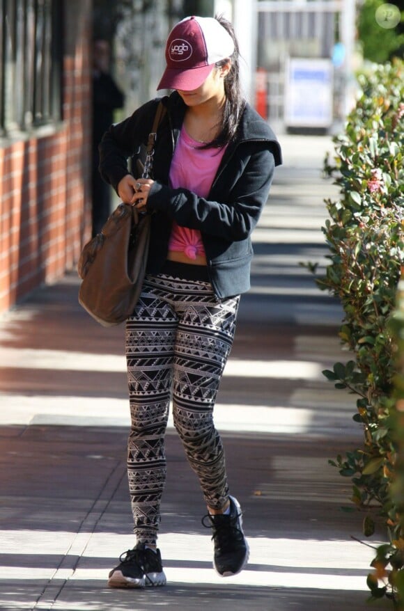 Vanessa Hudgens a déjeuné avec sa soeur et une amie au Kings Road Cafe à Studio City, le 8 janvier 2013.