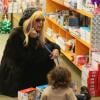 Rachel Zoe et son jeune fils Skyler Berman font du shopping à Los Angeles, le 9 janvier 2013.