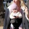 La fille de Sienna Miller a bien grandi ! Balade à Santa Monica avec sa maman et sa grand-mère le 10 janvier 2012