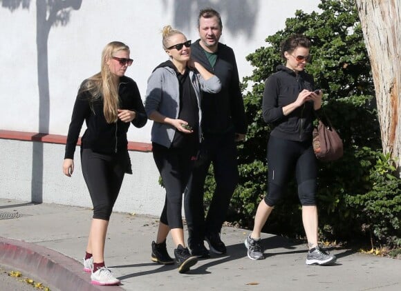 Malin Akerman, très enceinte, et son mari Roberto Zincone vont déjeuner au restaurant avec des amis à West Hollywood, le 10 janvier 2013.