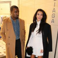 Kim Kardashian, enceinte, dévoile sa silhouette aux côtés de son Kanye West