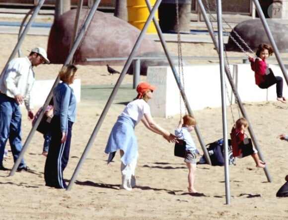 Jodie Foster en famille avec ses fils et Cydney Bernard en2002 à Los Angeles
