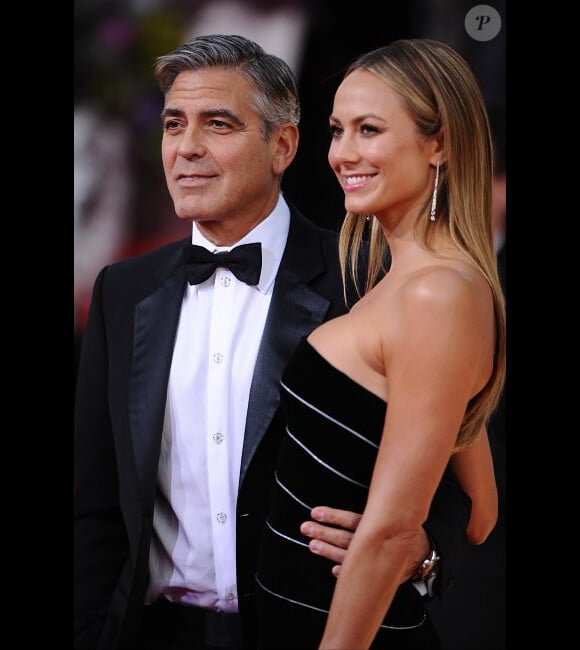 George Clooney et Stacy Keibler lors de la cérémonie des Golden Globes à Los Angeles le 13 janvier 2013