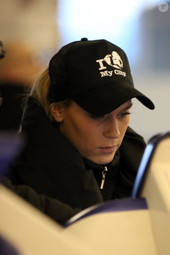 Marie à l'aéroport à Roissy Charles de Gaulle le 14 janvier 2013 pour participer à la saison 5 des Anges de la télé-réalite à Miami.