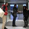 Nabilla, Thomas et Benjamin à l'aéroport à Roissy Charles de Gaulle le 14 janvier 2013 pour participer à la saison 5 des Anges de la télé-réalite à Miami.