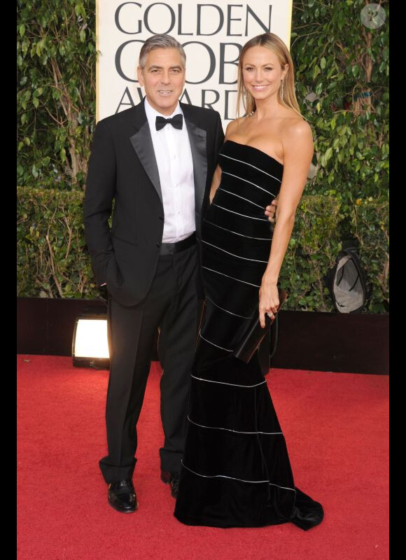 George Clooney et Stacy Keibler arrivent au 70e Annual Golden Globe Awards à Los Angeles, le 13 janvier 2013.