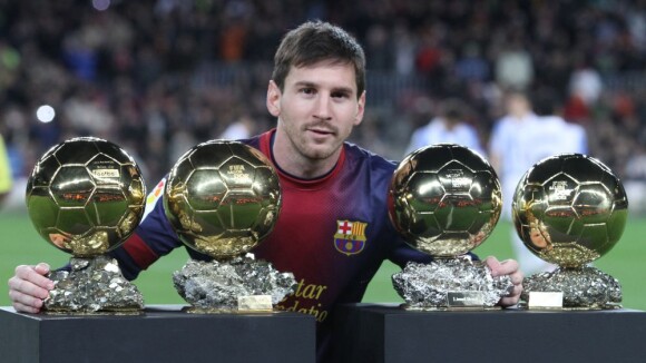 Lionel Messi présente au Camp Nou ses quatre Ballons d'or, fier de son record