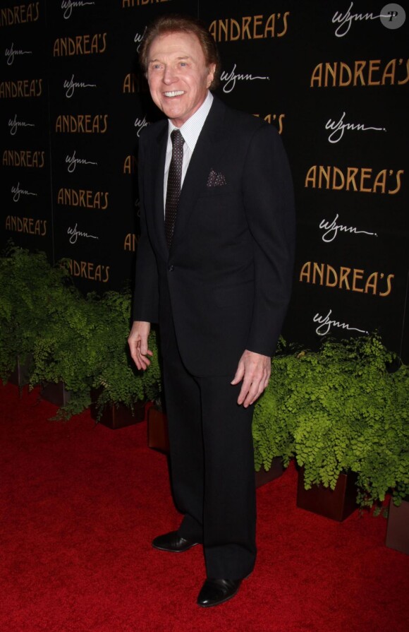 L'acteur Steve Lawrence assiste à la soirée d'ouverture du restaurant Andrea's à l'hôtel-casino Encore. Las Vegas, le 16 janvier 2013.