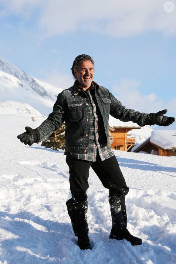 José Garcia heureux dans la neige au photocall du Festival du film de comédie à l'Alpe d'Huez le 17 janvier 2013.