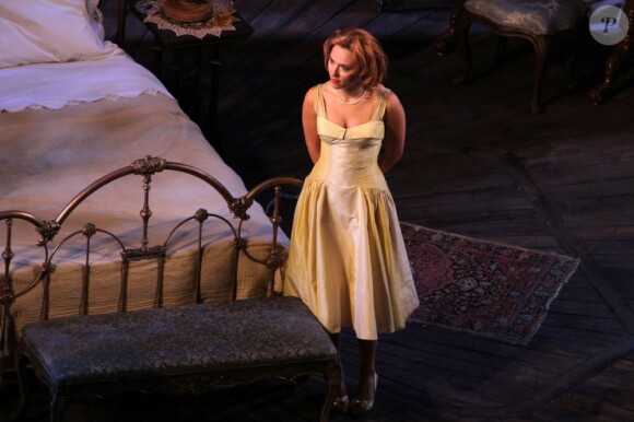 Scarlett Johansson dans "La chatte sur toit brûlant", à New York le 20 décembre 2012.