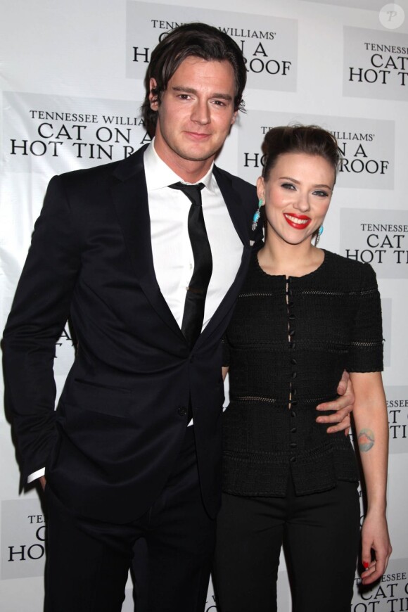 Benjamin Walker et Scarlett Johansson à la soirée de lancement de "La chatte sur un toit brûlant", à New York le 17 janvier 2013.