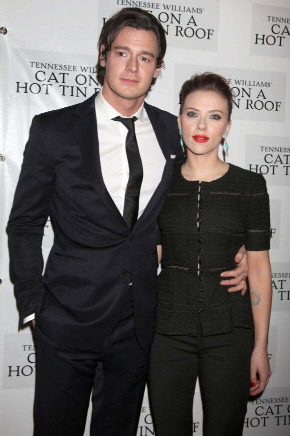 Benjamin Walker et Scarlett Johansson à la soirée de lancement de "La chatte sur un toit brûlant", à New York le 17 janvier 2013.