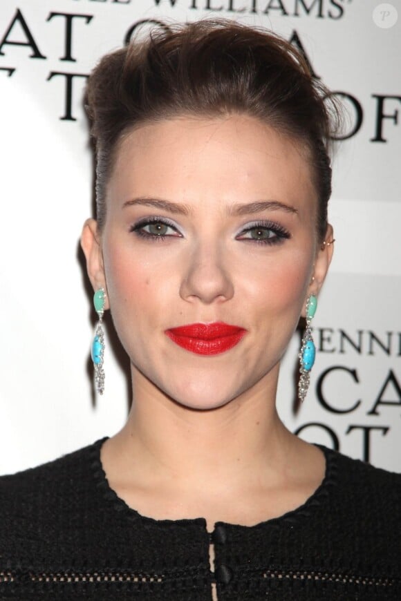 Scarlett Johansson à la soirée de lancement de "La chatte sur un toit brûlant", à New York le 17 janvier 2013.