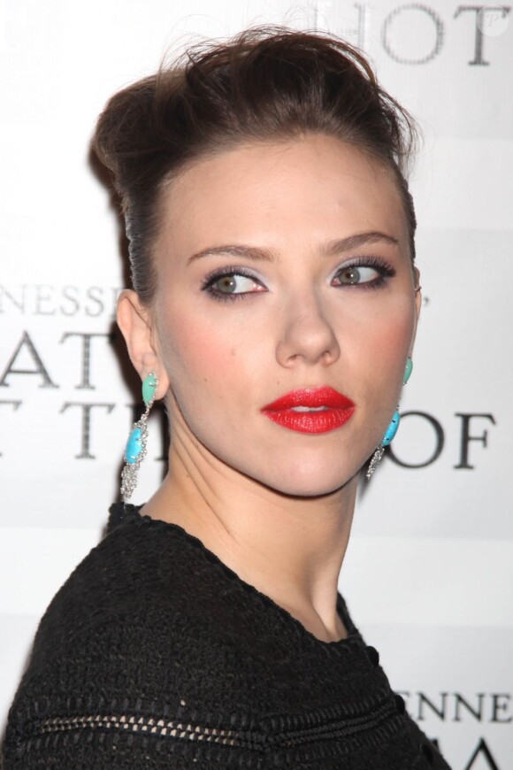 Scarlett Johansson à la soirée de lancement de "La chatte sur un toit brûlant", à New York le 17 janvier 2013.