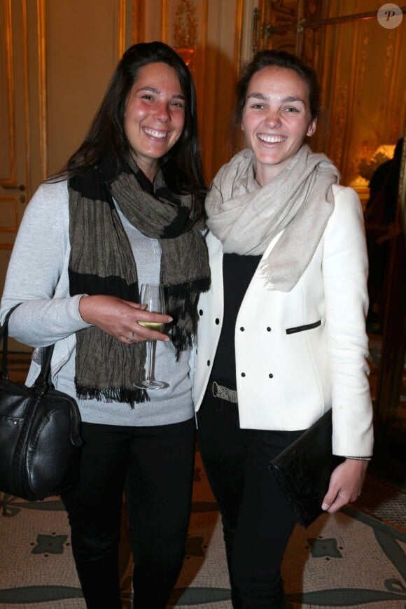 Julie Rakhowitz et Valentine Pozzo di Borgo lors de la traditionnelle Galette des Reines de l'hôtel Le Meurice à Paris le 12 janvier 2013