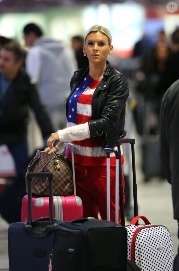 Amélie (Secret Story 4) à l'aéroport de Roissy le 13 janvier 2013 afin de participer à la saison 5 des Anges de la Télé-Réalité en Floride.