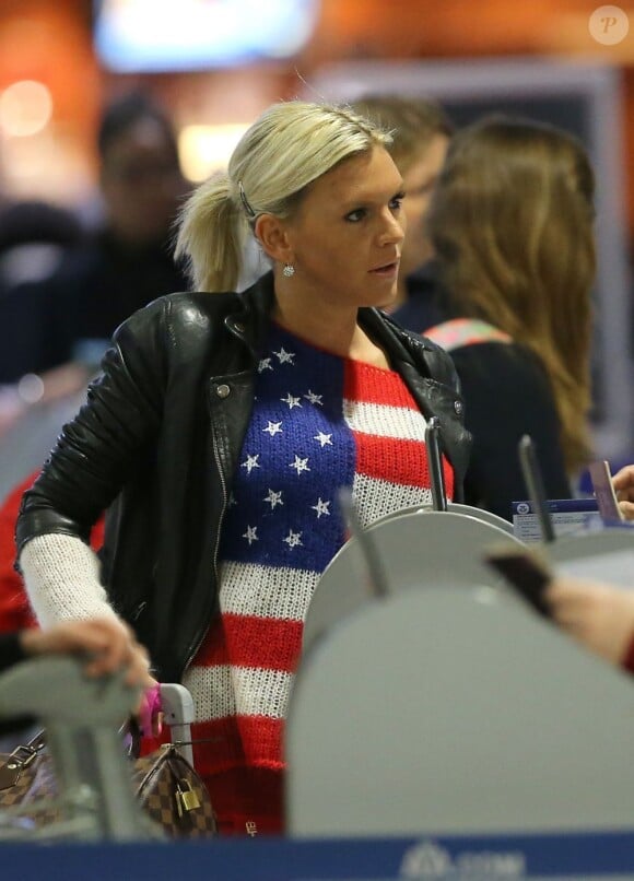 Amélie Neten à l'aéroport de Roissy le 13 janvier 2013 afin de participer à la saison 5 des Anges de la Télé-Réalité en Floride.