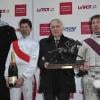 Teddy Riner remet le prix "Le cheval a du Coeur" à l'Hippodrome de Paris-Vincennes, le dimanche 20 janvier 2013.