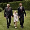 Portrait de la princesse Ingrid Alexandra de Norvège pour ses 9 ans (qu'elle a fêtés le 21 janvier 2013), entourée de son grand-père le roi Harald V et de son père le prince Haakon.