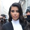 Kim Kardashian surprise à la sortie de l'hôtel Costes, entièrement habillée en Stéphane Rolland et chaussée de sandales Céline. Paris, le 22 janvier 2013.