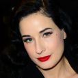 Dita Von Teese, très en beauté lors du défilé haute couture printemps-été 2013 d'Elie Saab au Pavillon Cambon. Paris, le 23 janvier 2013.