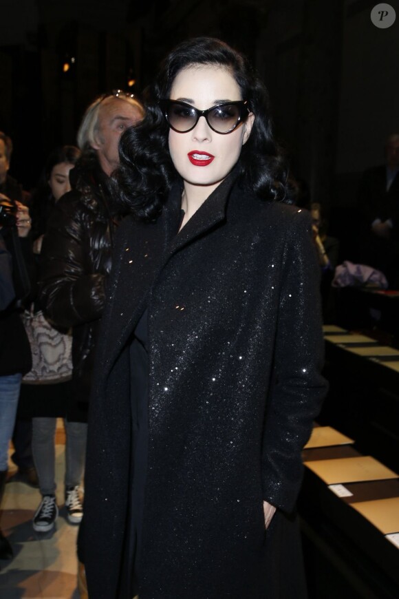 Dita Von Teese assiste au défilé haute couture printemps-été 2013 d'Elie Saab au Pavillon Cambon. Paris, le 23 janvier 2013.