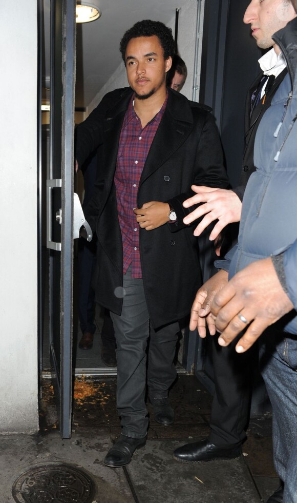 Connor et Isabella Cruise, les enfants adoptifs de Tom Cruise et Nicole Kidman, sortent de la boîte de nuit Boujis à Londres, le 23 janvier 2013.