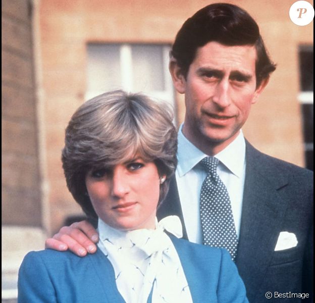 Lady Di : Sur Les Genoux D'un Autre Que Charles En 1981 Une Photo En 