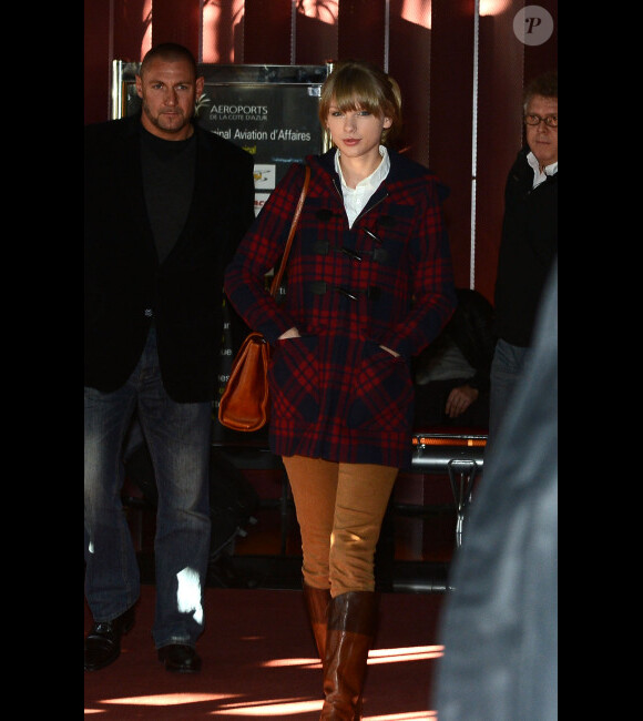 Taylor Swift débarque à l'aéroport de Nice, le 25 janvier 2013, pour la cérémonie des NRJ Music Awards, diffusée sur TF1, samedi 26 janvier 2013.