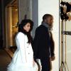 Kim Kardashian enceinte et Kanye West font du shopping rue Saint Honoré à Paris, le 25 janvier 2013. Ils sont allés chez Hermès, Cartier, Lanvin et Ermanno Scervino.