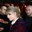 Taylor Swift arrive à l'aéroport de Nice, avant de filer vers Cannes pour les NRJ Music Awards, le 25 janvier 2013.