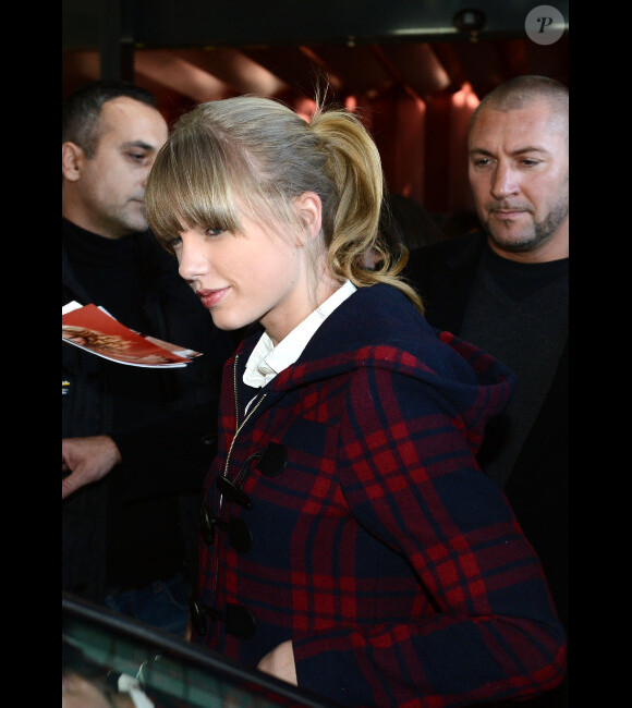 Taylor Swift arrive à l'aéroport de Nice, avant de filer vers Cannes pour les NRJ Music Awards, le 25 janvier 2013.