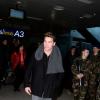 Bastian Baker arrive à l'aéroport de Nice, avant de filer vers Cannes pour les NRJ Music Awards, le 25 janvier 2013.