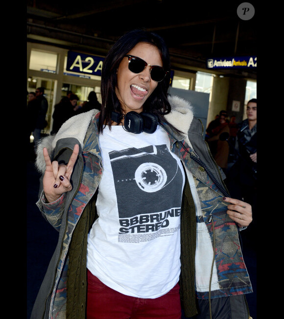 Shy'm arrive à l'aéroport de Nice, avant de filer vers Cannes pour les NRJ Music Awards, le 25 janvier 2013.