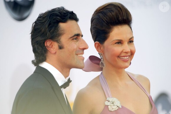Dario Franchitti et Ashley Judd heureux et encore en couple lors des Emmy Awards, le 23 septembre 2012 à Los Angeles.