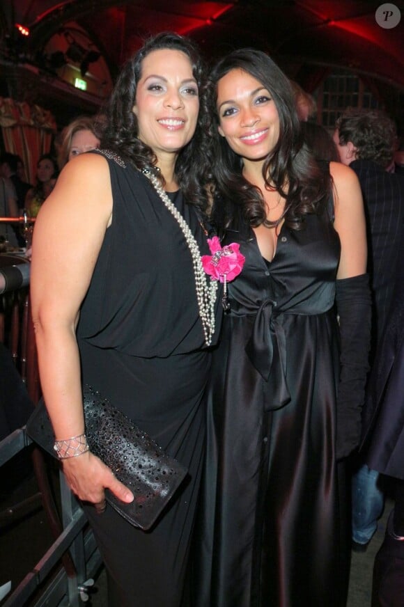 Rosario Dawson et sa mère Isabel Celeste Dawson assistent à la Lambertz Monday Night 2013 à Cologne. Le 28 janvier 2013.
