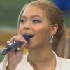 Beyoncé Knowles entonne en live l'hymne américain The Star-Spangled Banner lors du Super Bowl XXXVIII à Houston, le 1er février 2004.