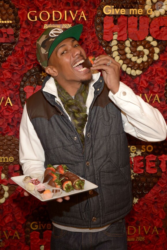 Nick Cannon, gourmand, au lancement du concours Share Love pour la Saint Valentin, chez Godiva, au Rockefeller Center à New York City, le 31 janvier 2013.