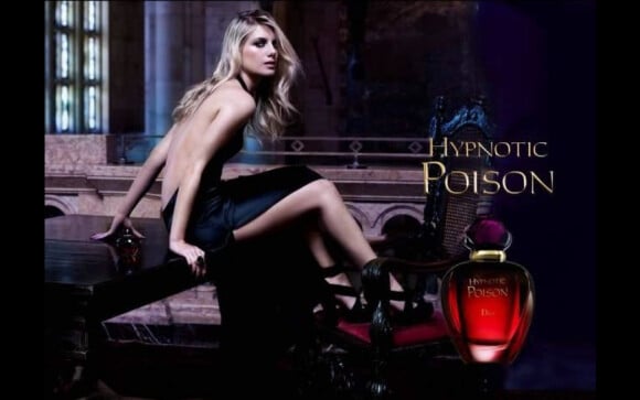 Mélanie Laurent photographiée par Steven Meisel pour le parfum Hypnotic Poison Eau Secrète de Dior.
