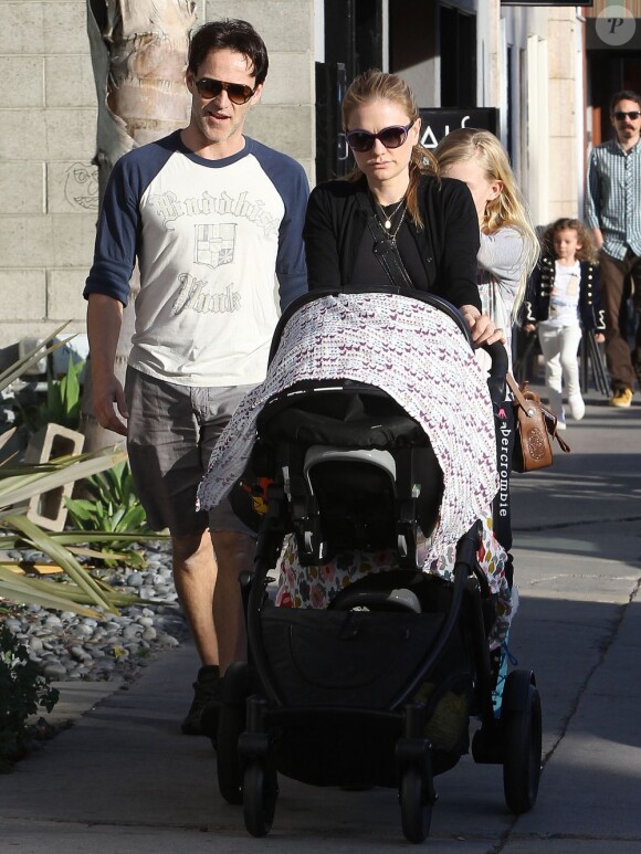 Anna Paquin et Stephen Moyer dans les rues de Santa Monica, à Los Angeles, le 3 février 2013.