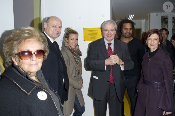 Bernadette Chirac, Lorie, Jean-Paul Huchon, Christian Karembeu et Mireille Faugère  lors de l'inauguration d'une Maison des Ados financés grâce à l'opération Pièces jaunes à l'hôpital Robert-Debré à Paris le 4 février 2013