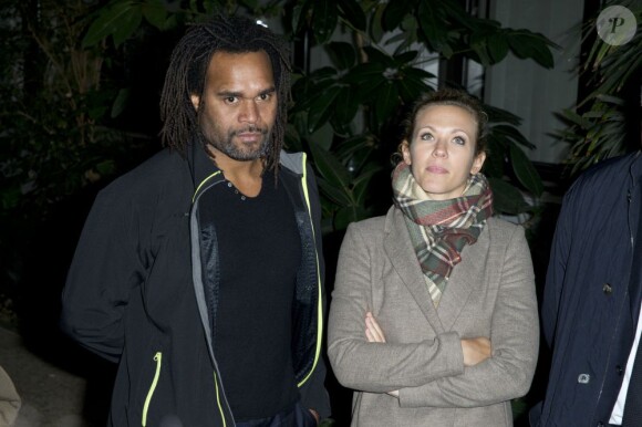 Christian Karembeu et Lorie lors de l'inauguration d'une Maison des Ados financés grâce à l'opération Pièces jaunes à l'hôpital Robert-Debré à Paris le 4 février 2013