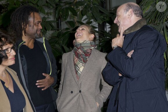 Christian Karembeu et Lorie lors de l'inauguration d'une Maison des Ados financés grâce à l'opération Pièces jaunes à l'hôpital Robert-Debré à Paris le 4 février 2013