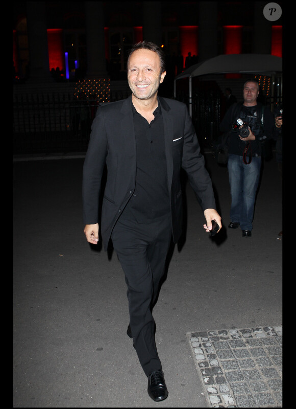 Arthur arrivé au cocktail de rentrée de TF1, à Paris, le 13 septembre 2010. Photo de Bordenave-Moreau. 