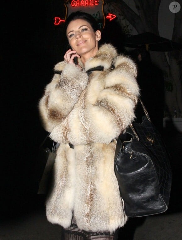 Liberty Ross portait déjà ce manteau de fourrure lors de la soirée Alberta Ferretti au Chateau Marmont à Los Angeles Le 11 janvier 2013.