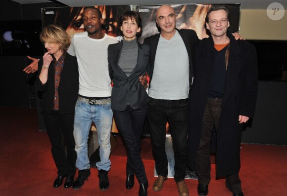 Miou Miou, Yann Ebonge, Sophie Marceau, Jean-Paul Lilienfeld et Marc Barbe lors de l'avant-première du film Arrêtez-moi à Paris le 5 février 2013