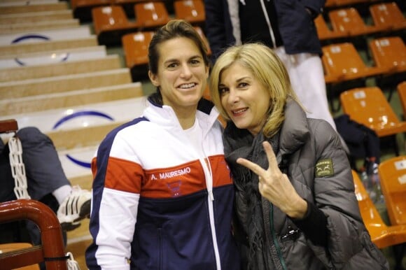 Amélie Mauresmo et Michèle Laroque lors d'un entraînement de l'équipe de France de Fed Cup à Limoges le 7 février 2013