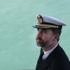 Le prince Felipe d'Espagne, dans son uniforme de capitaine de frégate, présidait le 6 février 2013 la cérémonie d'adieu au porte-avions Prince des Asturies, au large de la base navale de Rota (Cadix).