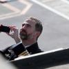 Le prince Felipe d'Espagne a pris quelques photos souvenirs le 6 février 2013 lors de la cérémonie d'adieu au porte-avions Prince des Asturies, au large de la base navale de Rota (Cadix).
