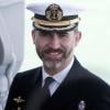 Felipe d'Espagne, dans son uniforme de capitaine de frégate, présidait le 6 février 2013 la cérémonie d'adieu au porte-avions Prince des Asturies, au large de la base navale de Rota (Cadix).